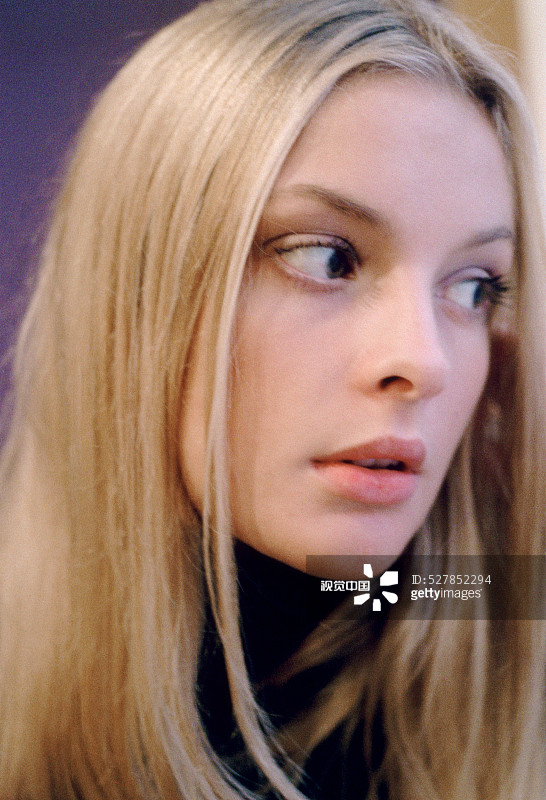 迷人的金发女郎图片素材