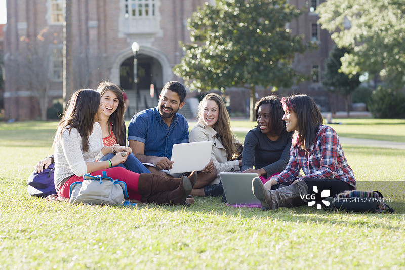 大学生学习小组图片素材