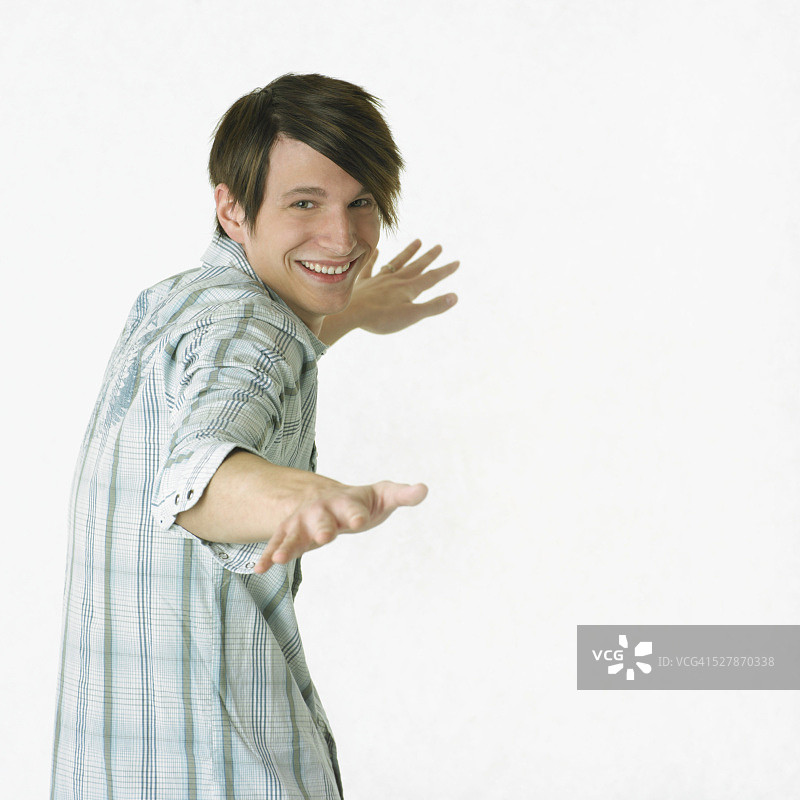 摆姿势的少年图片素材