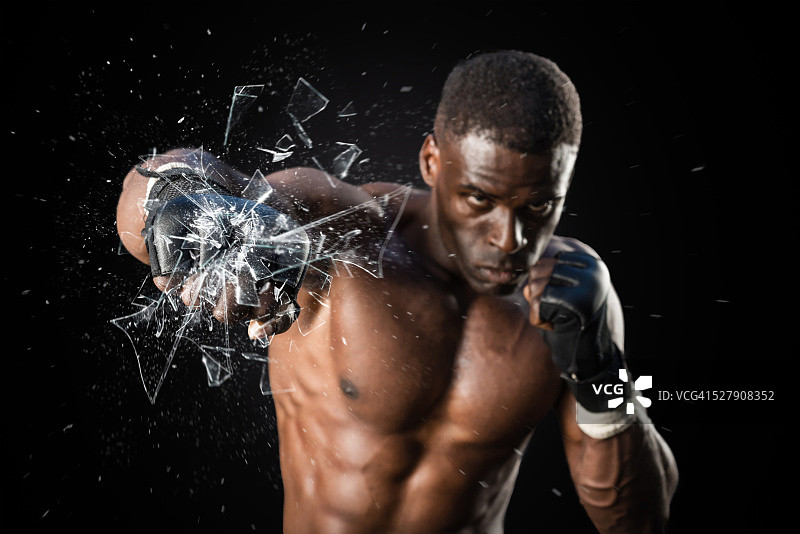 战斗机击碎玻璃特写图片素材