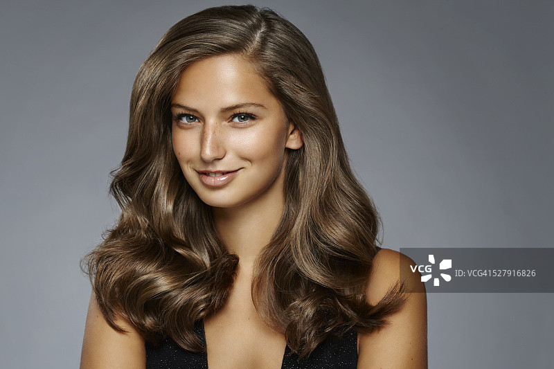 美丽的棕发女子摄影图片素材