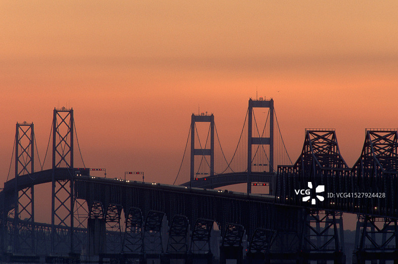 日落时分的切萨皮克湾大桥图片素材