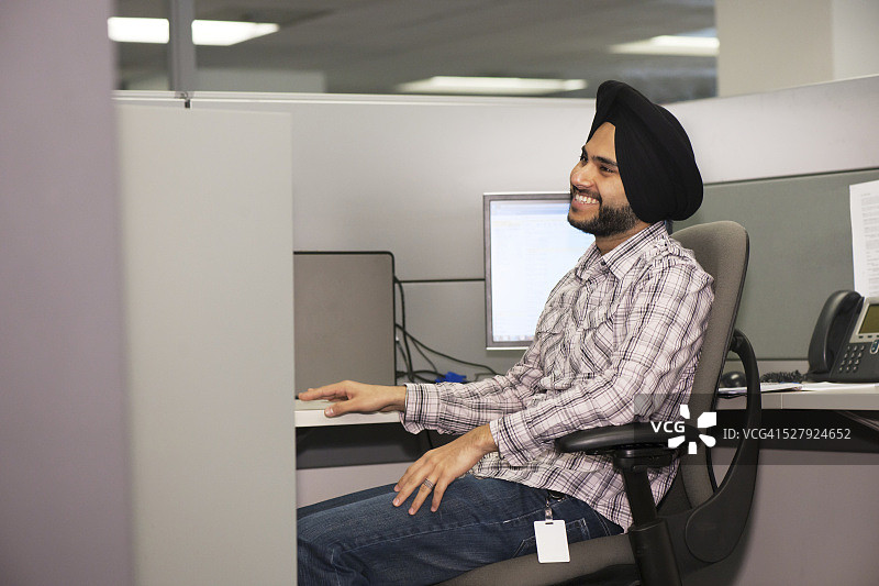 在办公室里的锡克教徒图片素材