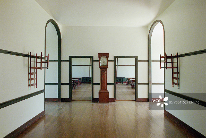 中心家庭住宅的走廊图片素材