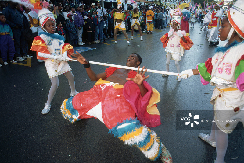 Junkanoo游行中的林波舞者图片素材