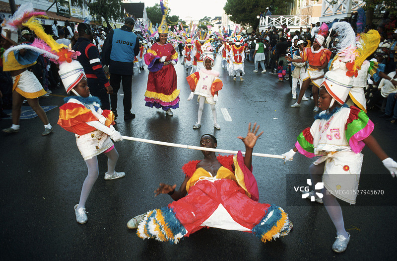 Junkanoo游行中的林波舞者图片素材