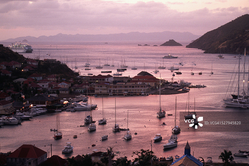 古斯塔维亚港的粉色光芒图片素材