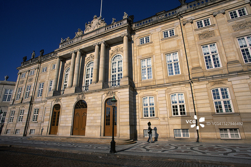 士兵守卫阿美琳堡宫图片素材