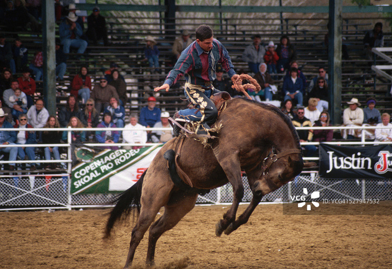 牛仔参加竞技图片素材