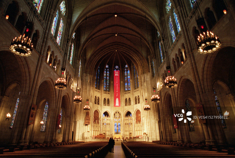 河边教堂中殿图片素材