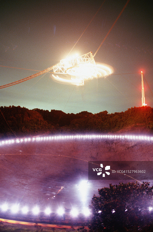 黎明前的阿雷西博射电望远镜图片素材