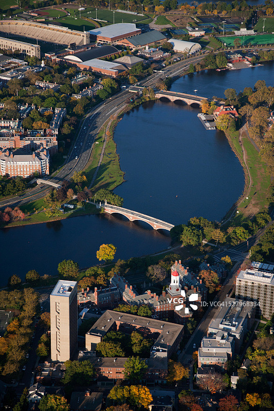 查尔斯河、波士顿和新英格兰的日出航拍图片素材
