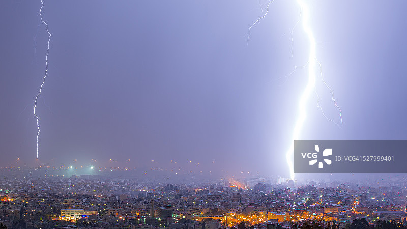 希腊帕特雷市的闪电图片素材