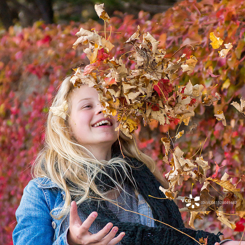 秋日里的儿童图片素材