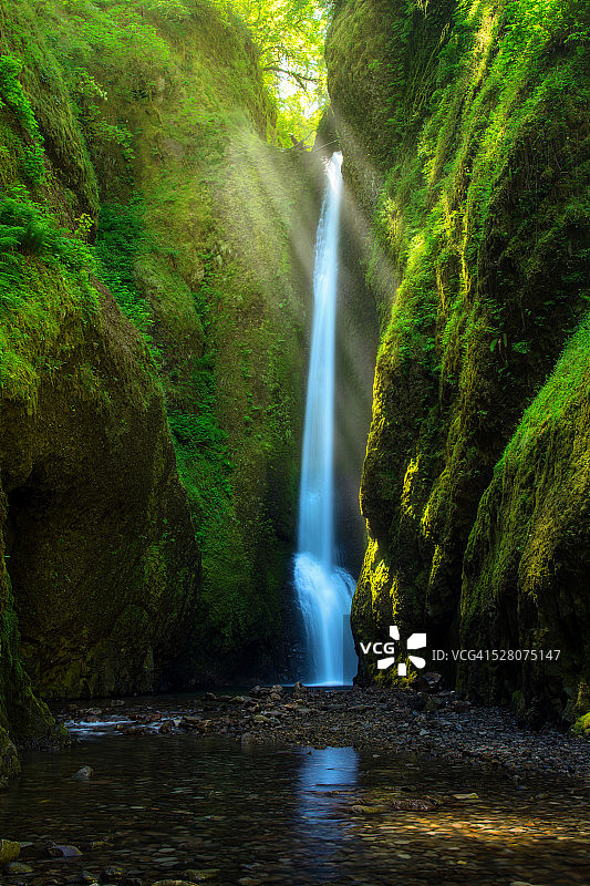 奥尼恩塔瀑布图片素材