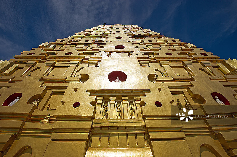 泰国桑卡拉武里Chedi Luang Phaw Uttama图片素材