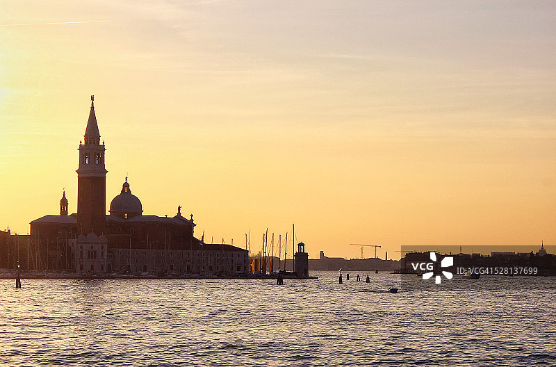 威尼斯泻湖的傍晚光线图片素材