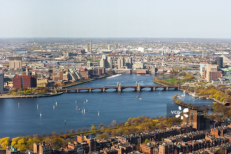 波士顿和剑桥之间的查尔斯河图片素材