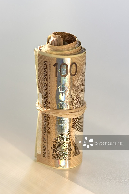 成卷的加拿大百元纸币图片素材