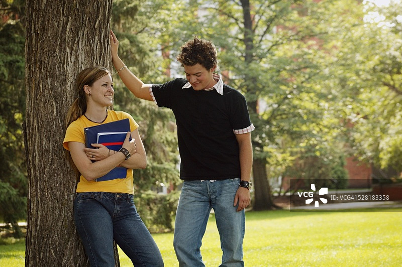 年轻的夫妇图片素材