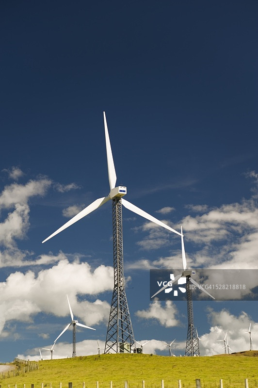 田野中的風力渦輪機图片素材