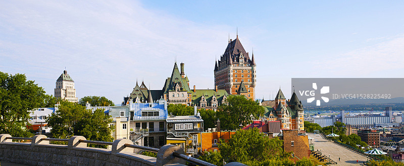 芳堤娜城堡、杜弗林平台和普莱斯大厦；加拿大魁北克市图片素材