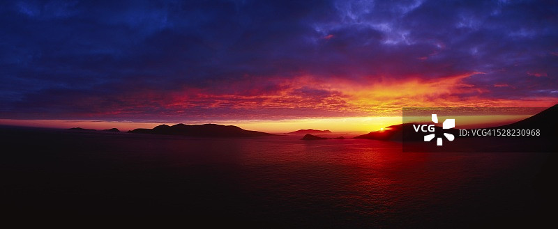 爱尔兰凯里郡布拉斯凯特群岛的爱尔兰日落图片素材