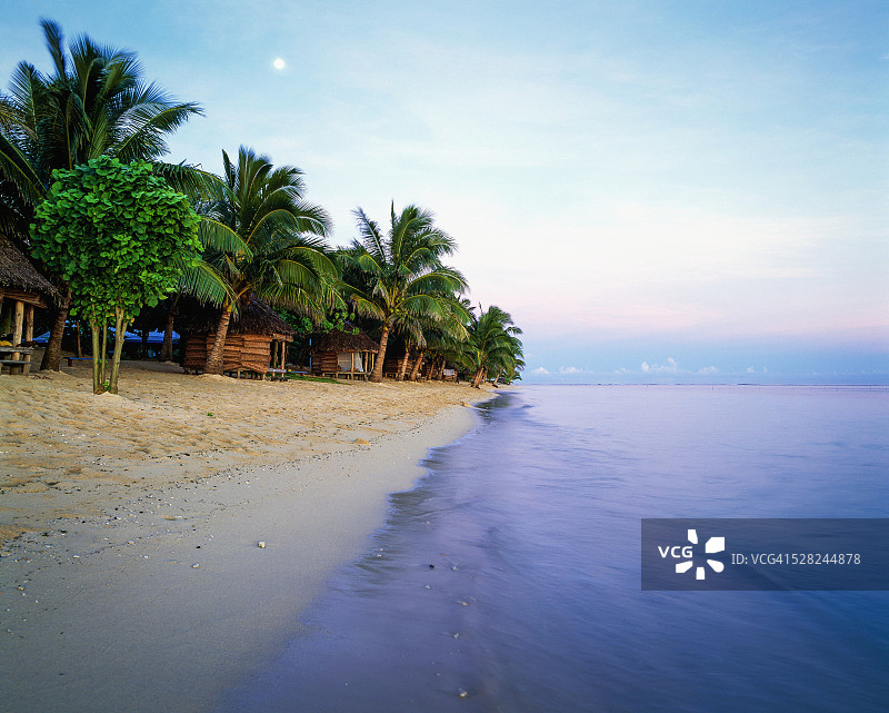 萨摩亚萨瓦伊岛的塔努海滩小屋图片素材