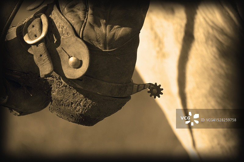 牛仔靴后跟和马刺特写图片素材