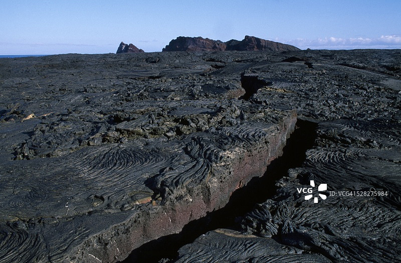 加拉帕戈斯群岛圣地亚哥岛熔岩地缝隙图片素材