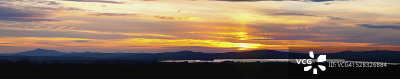 加拿大魁北克布罗姆湖日落全景图片素材