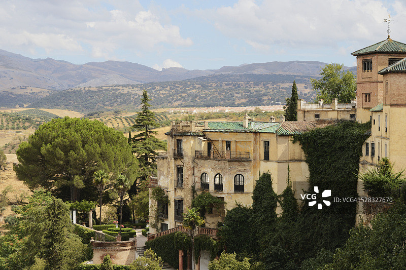 从18世纪新桥（新桥）看龙达老城区，眺望塔霍峡谷；西班牙龙达马拉加图片素材