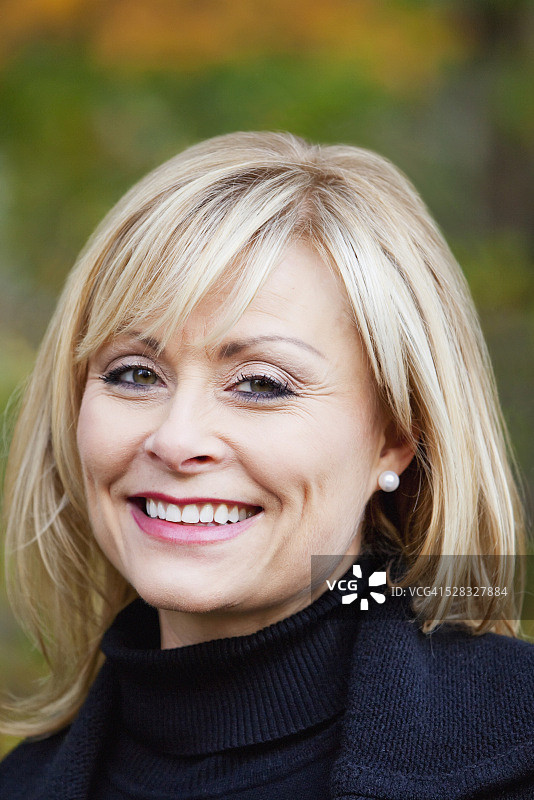 加拿大阿尔伯塔省圣艾伯特的女性肖像图片素材