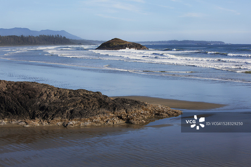 加拿大不列颠哥伦比亚托菲诺太平洋沿岸国家公园长滩的风景和海浪图片素材