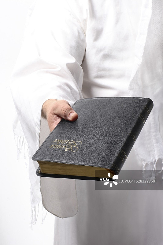 耶稣手持圣经图片素材