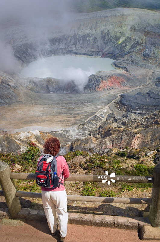 俯瞰波阿斯火山，波阿斯火山国家公园，哥斯达黎加图片素材