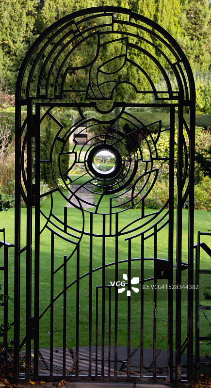 英国剑桥克莱尔学院花园之门图片素材