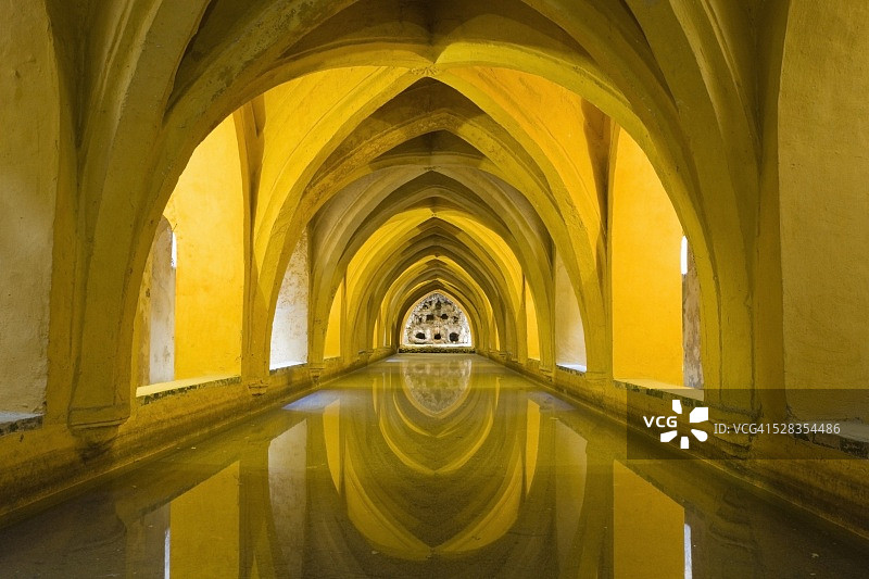 西班牙塞维利亚省塞维利亚城堡；储水池图片素材