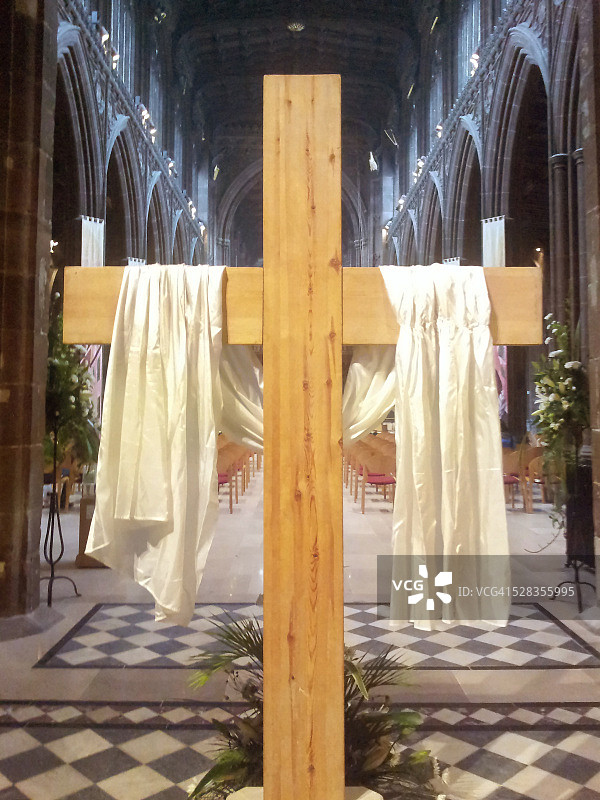 曼彻斯特大教堂内的十字架图片素材