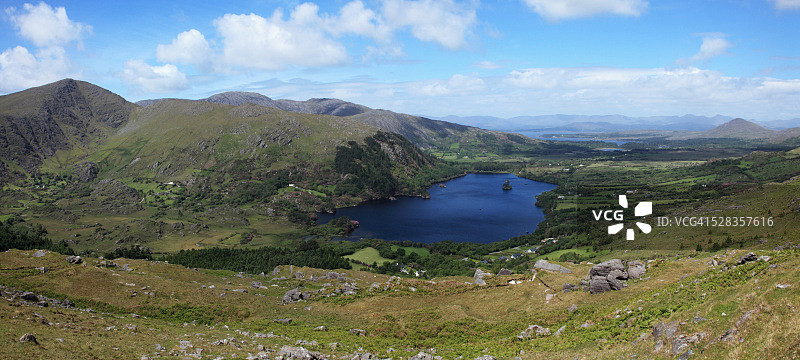 爱尔兰凯里郡劳拉赫附近希利山口的格兰莫尔湖图片素材