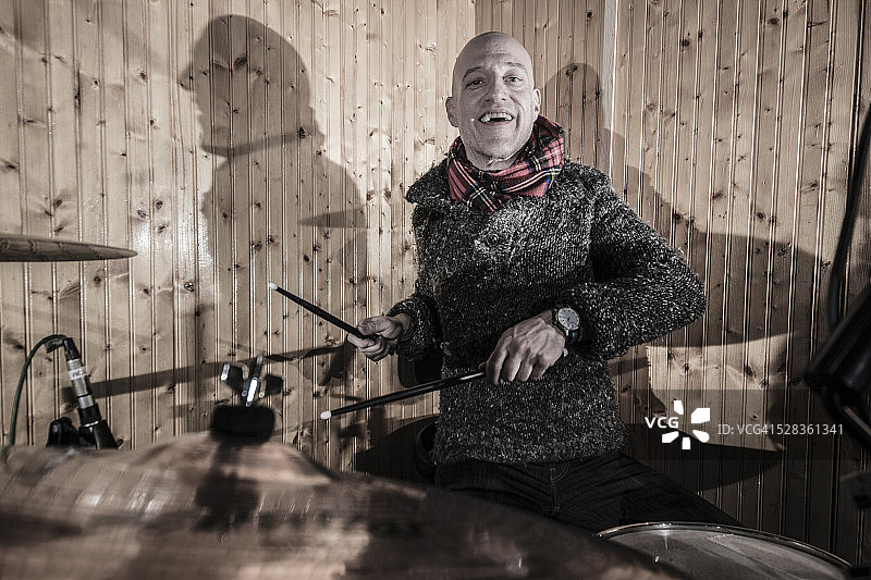 搞怪有趣的鼓手图片素材