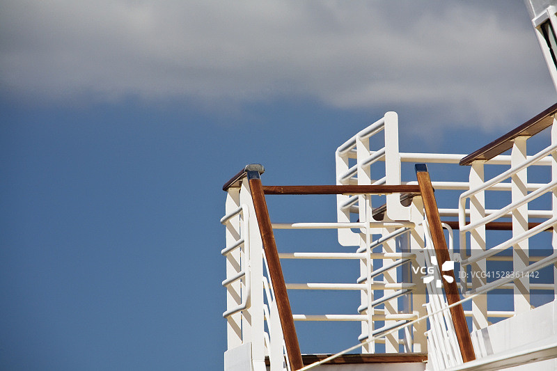 比斯开湾的白色栏杆图片素材