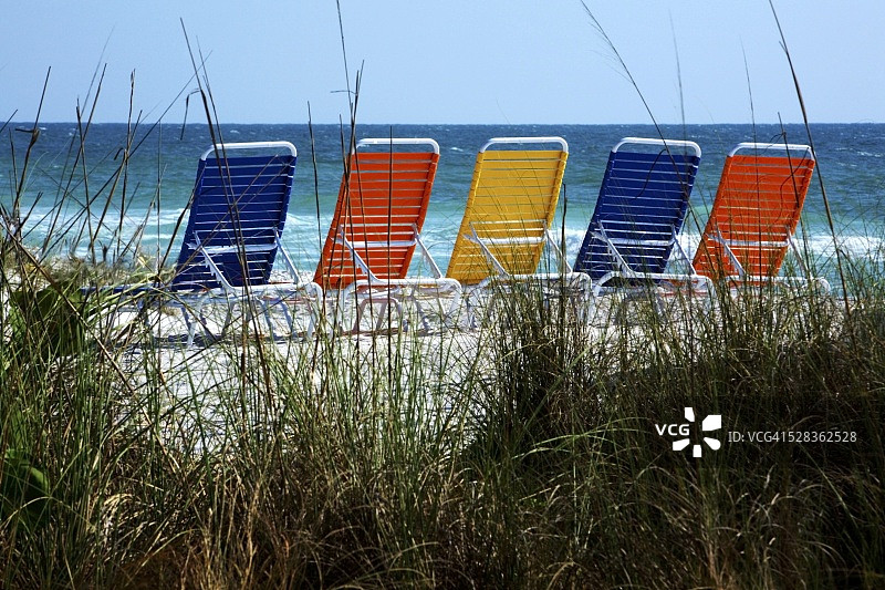 美国佛罗里达州布雷登顿海滩；沙滩椅图片素材