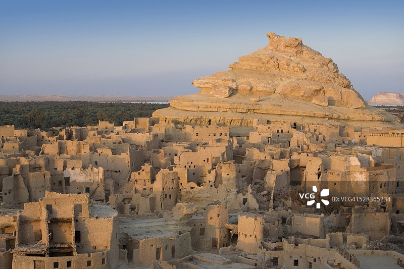 埃及锡瓦绿洲锡瓦镇13世纪的沙利泥砖堡垒图片素材