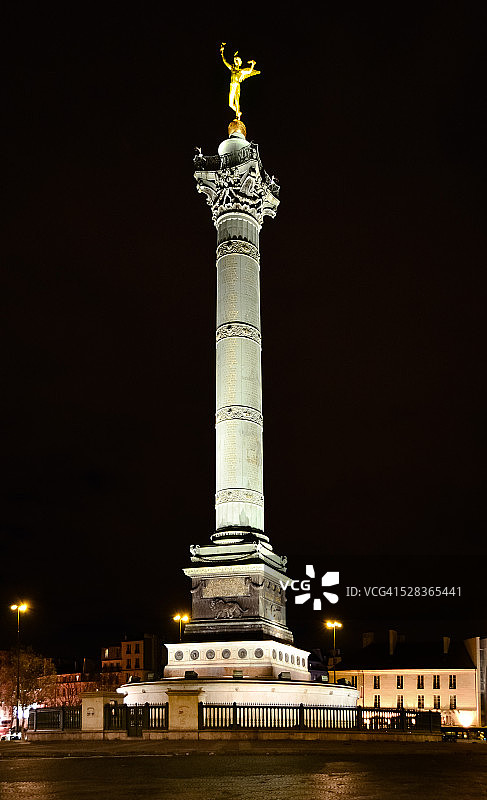 巴黎巴士底广场夜景图片素材