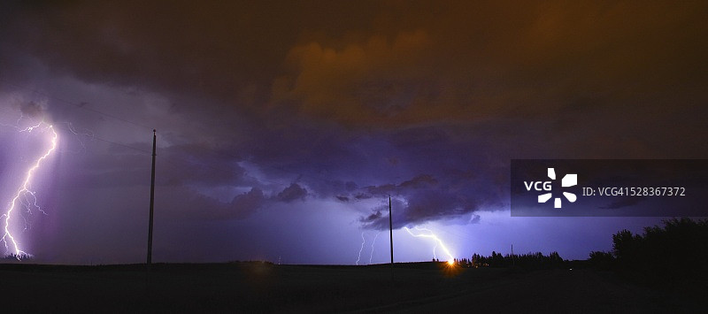 加拿大艾伯塔省草原上的闪电图片素材