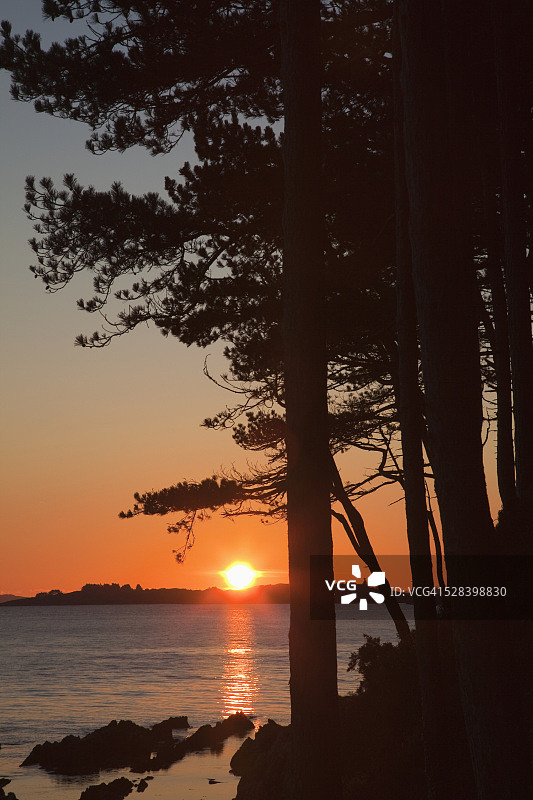 爱尔兰克里郡布莱克沃特附近凯尼尔梅湾日落图片素材