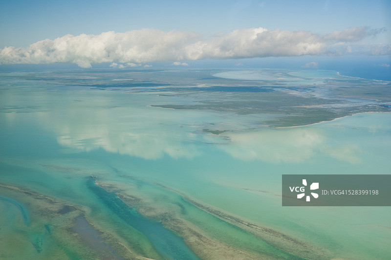 特克斯和凯科斯群岛南凯科斯岛的海洋和云彩景色图片素材