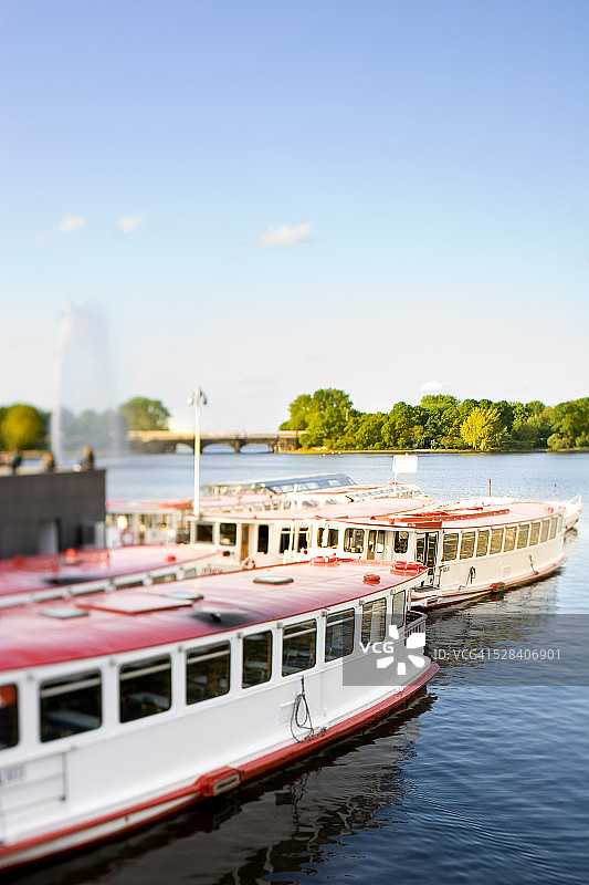 内阿尔斯特湖游船，少女堤图片素材