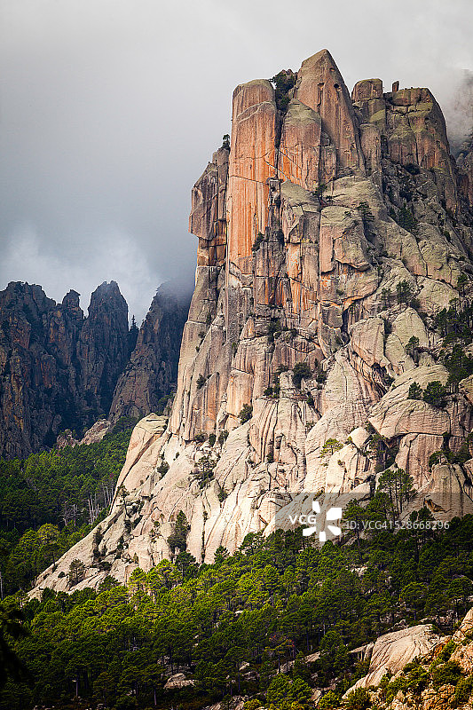 科西嘉巴韦拉山峰云景，法国图片素材
